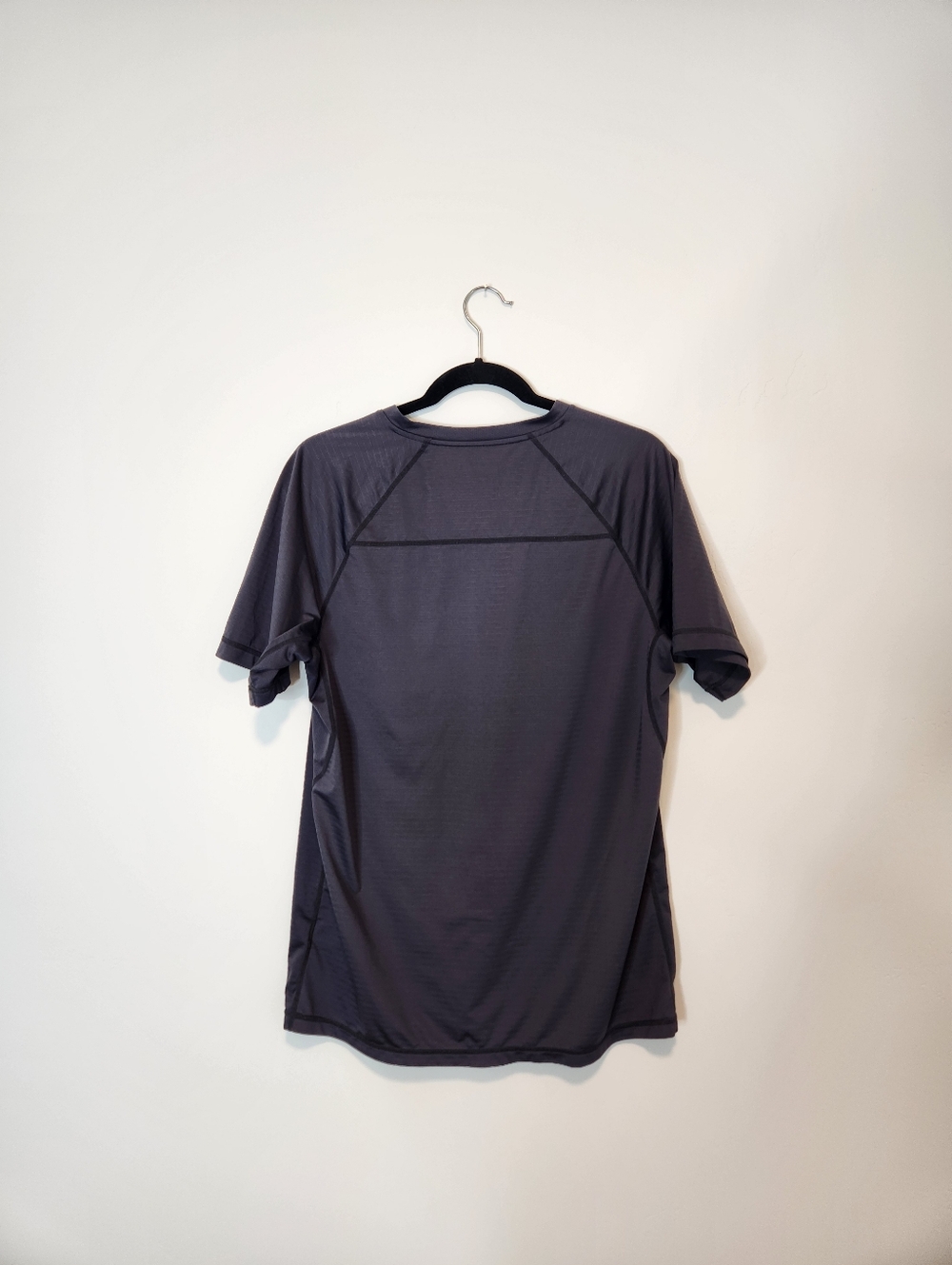 Rhone Sentry V Neck Short Sleeve Tee Size Medium - Picture 2 of 6